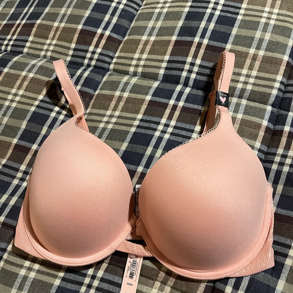 New Victoria’s Secret 32DD